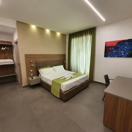 Queen Medina Centro Storico 5* Neapol